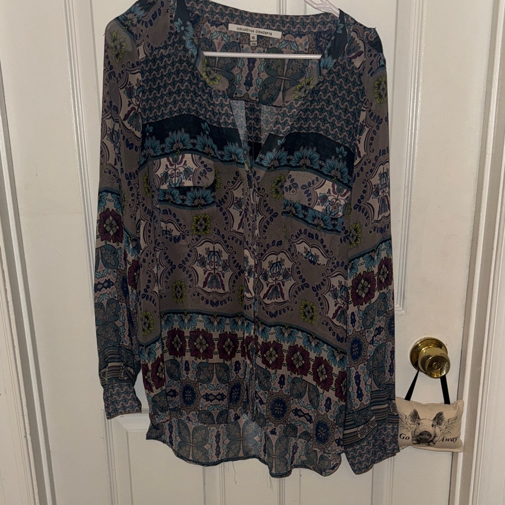Gorgeous silky floral Women's Top